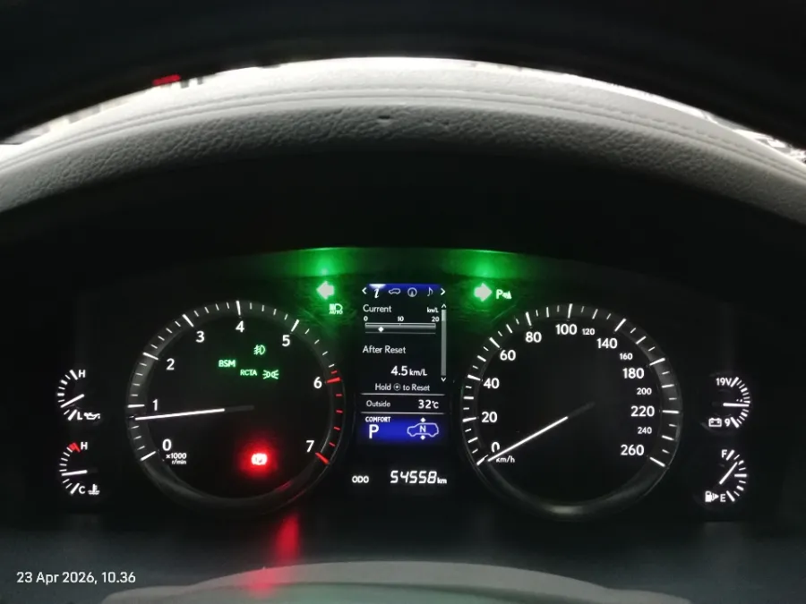 Foto Mobil Bekas Odometer Lexus LX 570 5.7 tahun 2017