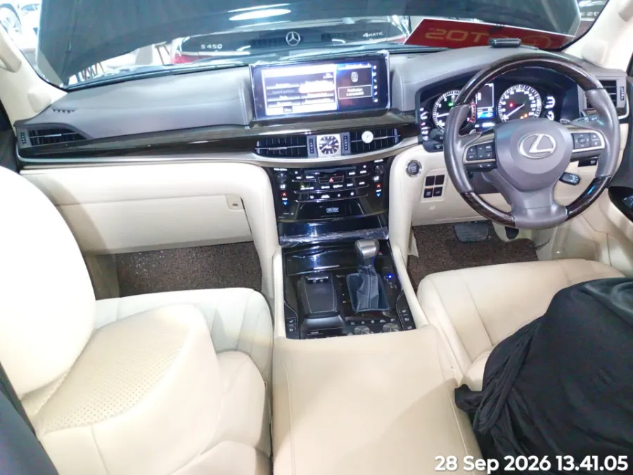 Foto Mobil Bekas Dashboard Lexus LX 570 5.7 tahun 2018