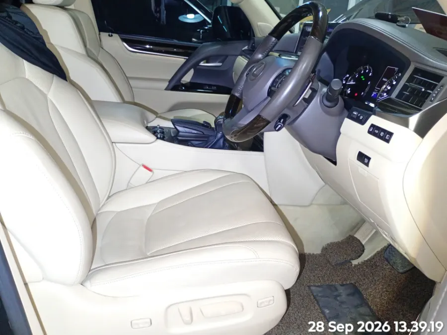 Foto Mobil Bekas Kabin Depan Lexus LX 570 5.7 tahun 2018