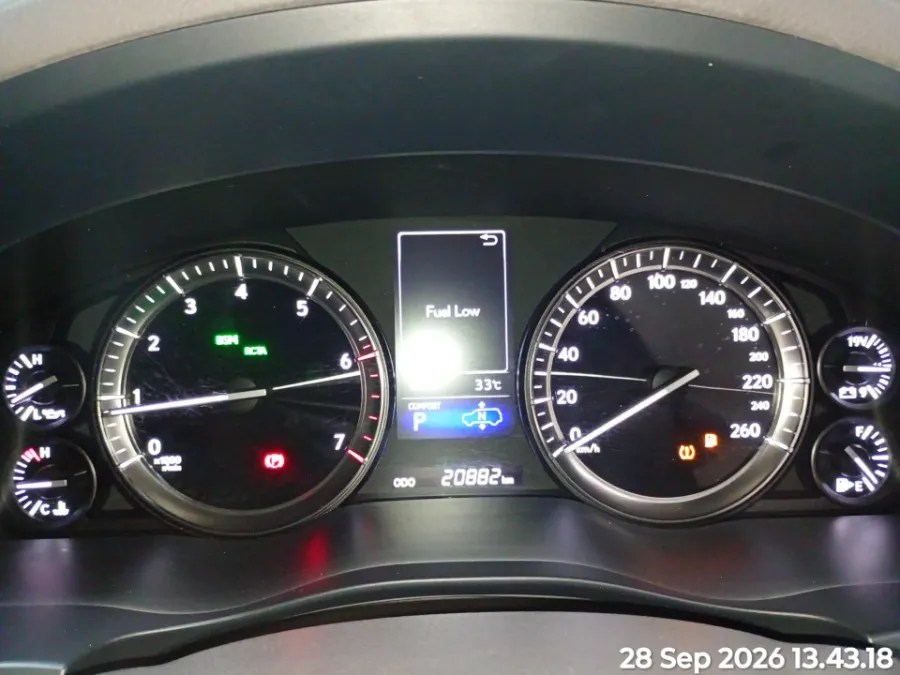 Foto Mobil Bekas Odometer Lexus LX 570 5.7 tahun 2018