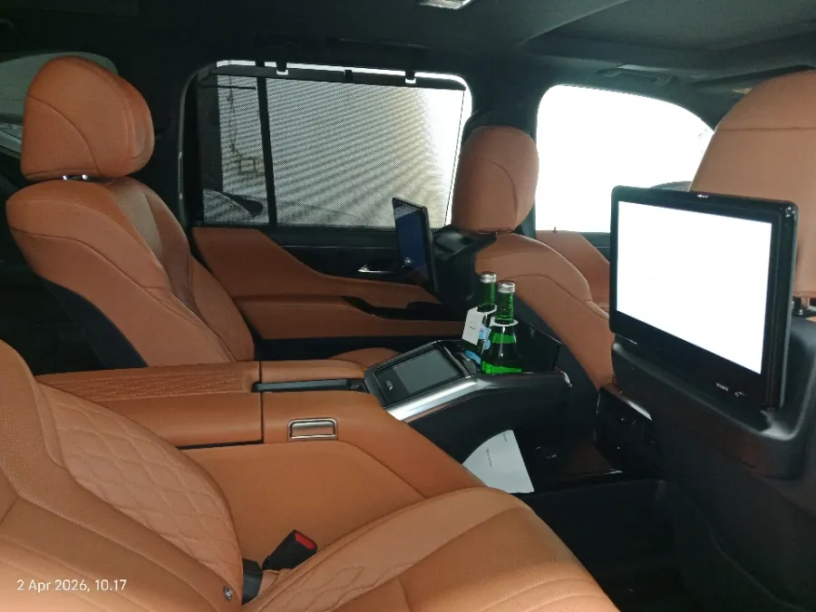Foto Mobil Bekas Kabin Belakang Lexus LX 600 3.5 tahun 2022