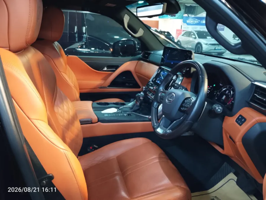 Foto Mobil Bekas Kabin Depan Lexus LX 600 3.5 tahun 2022