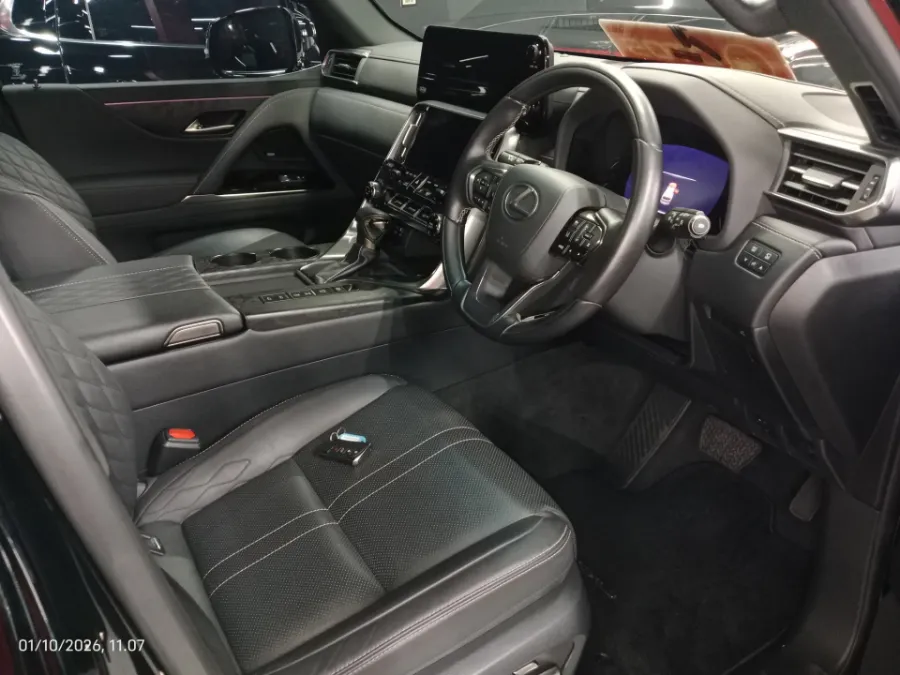 Foto Mobil Bekas Kabin Depan Lexus LX 600 3.5 tahun 2022