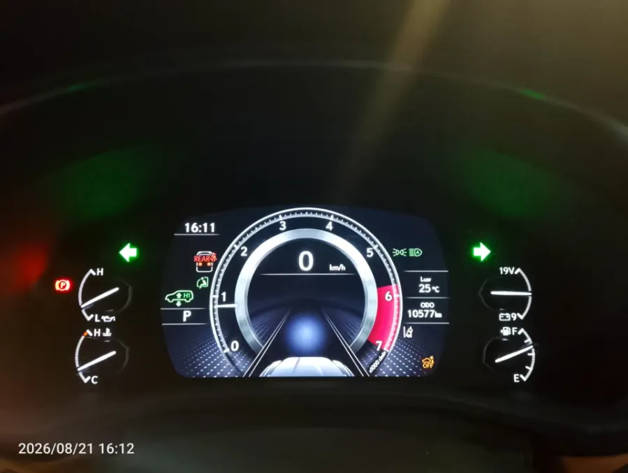 Foto Mobil Bekas Odometer Lexus LX 600 3.5 tahun 2022