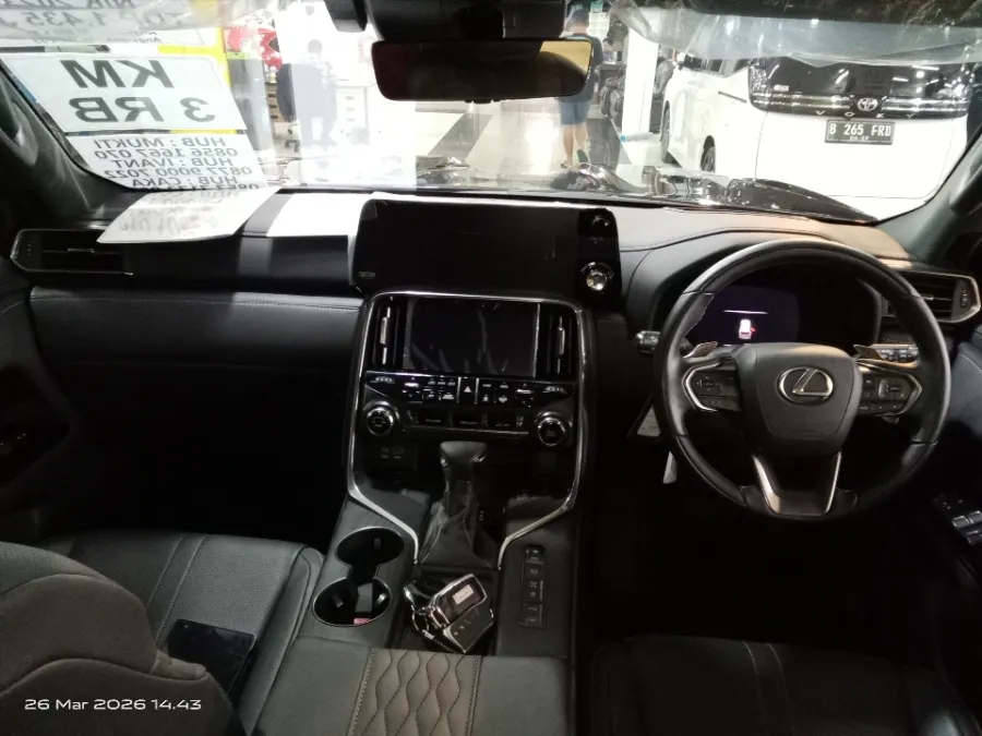 Foto Mobil Bekas Dashboard Lexus LX 600 3.5 tahun 2023