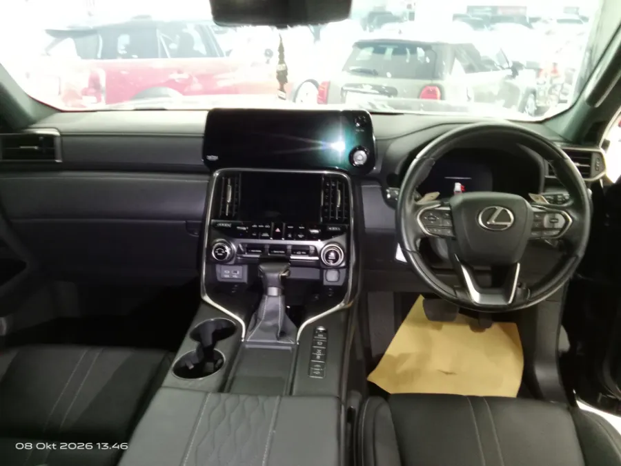 Foto Mobil Bekas Dashboard Lexus LX 600 3.5 tahun 2023