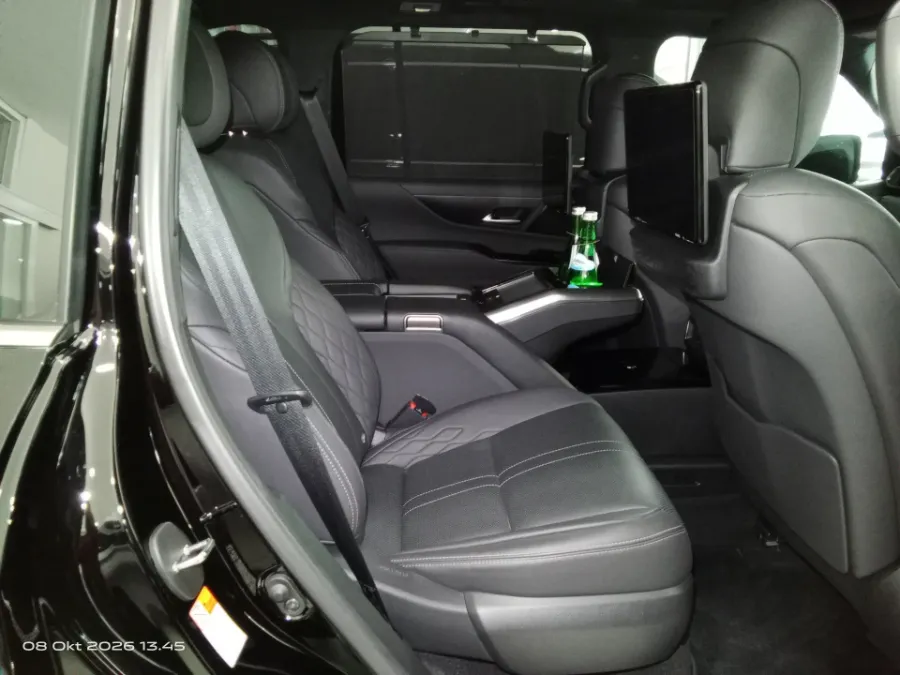 Foto Mobil Bekas Kabin Belakang Lexus LX 600 3.5 tahun 2023