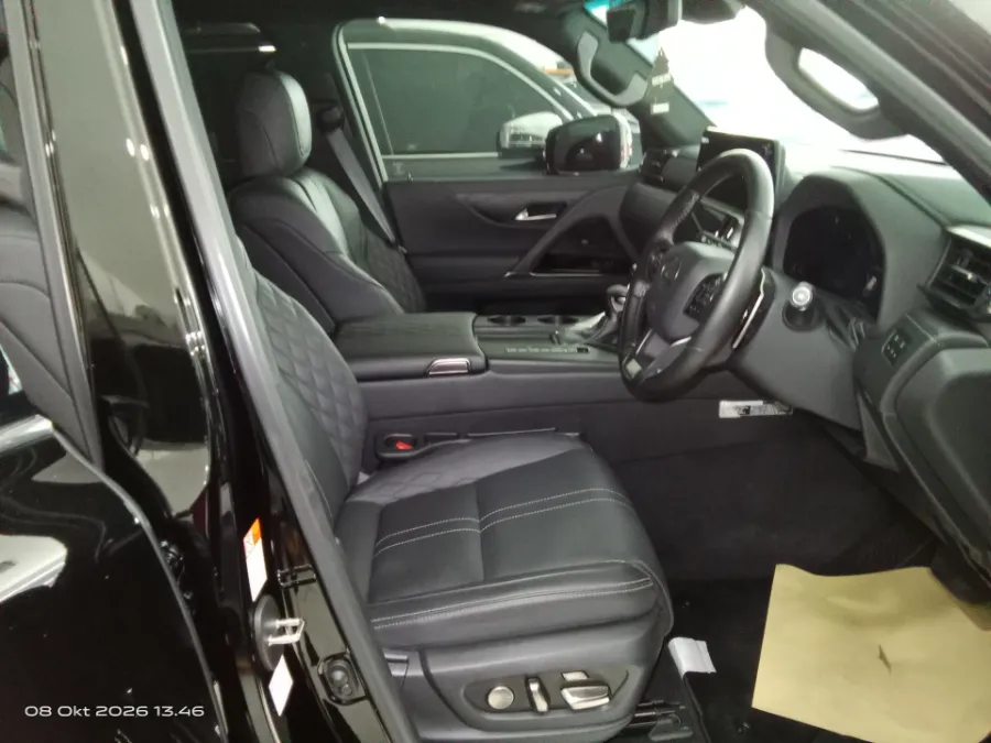 Foto Mobil Bekas Kabin Depan Lexus LX 600 3.5 tahun 2023