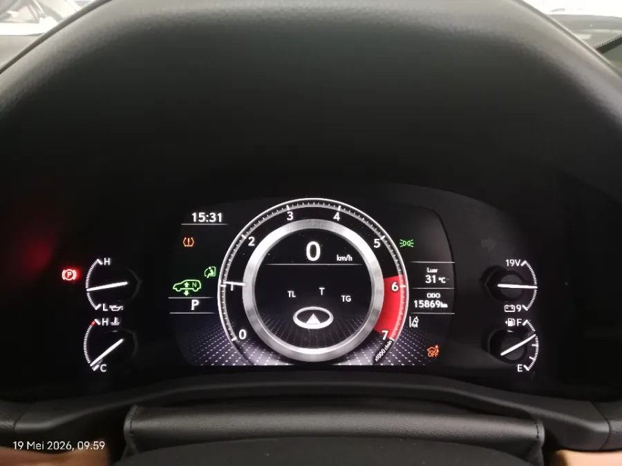 Foto Mobil Bekas Odometer Lexus LX 600 3.5 tahun 2023