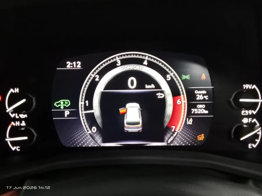 Foto Mobil Bekas Odometer Lexus LX 600 3.5 tahun 2023