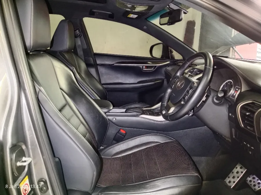 Foto Mobil Bekas Kabin Depan Lexus NX 200t 2.0 tahun 2015