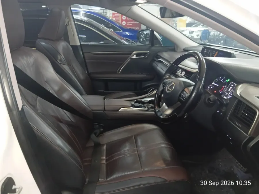 Foto Mobil Bekas Kabin Depan Lexus NX 200t 2.0 Luxury tahun 2016