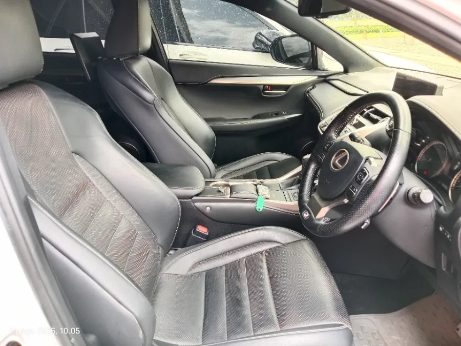 Foto Mobil Bekas Kabin Depan Lexus NX 300 2.0 F-Sport tahun 2018