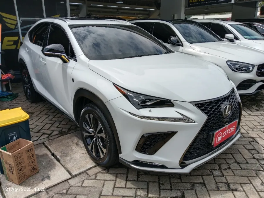 Foto Mobil Bekas Kanan Depan Lexus NX 300 2.0 F-Sport tahun 2018