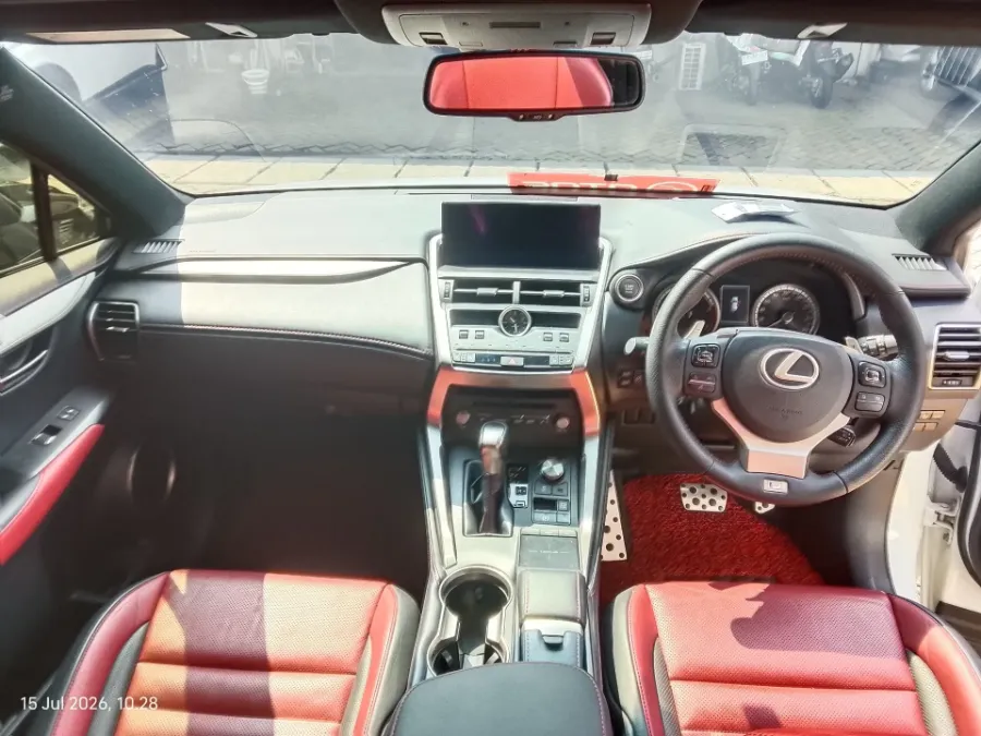 Foto Mobil Bekas Dashboard Lexus NX 300 2.0 F-Sport tahun 2019