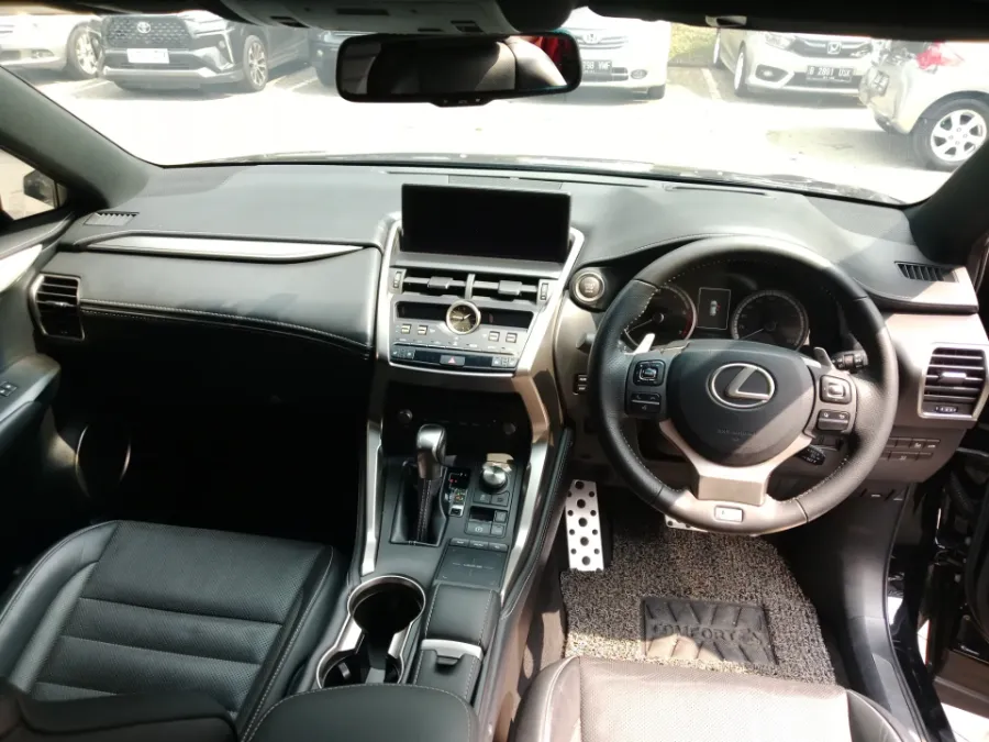 Foto Mobil Bekas Dashboard Lexus NX 300 2.0 F-Sport tahun 2019