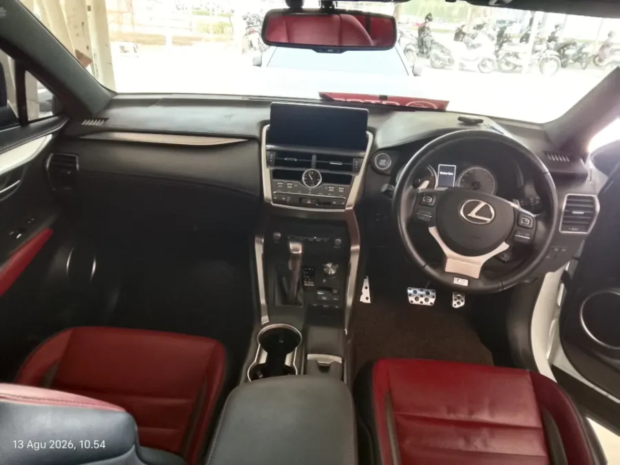 Foto Mobil Bekas Dashboard Lexus NX 300 2.0 F-Sport tahun 2019