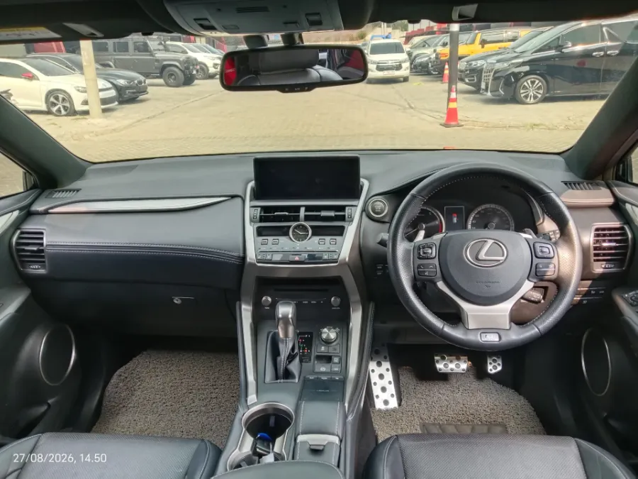 Foto Mobil Bekas Dashboard Lexus NX 300 2.0 F-Sport tahun 2019