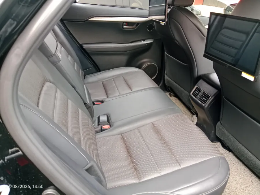 Foto Mobil Bekas Kabin Belakang Lexus NX 300 2.0 F-Sport tahun 2019