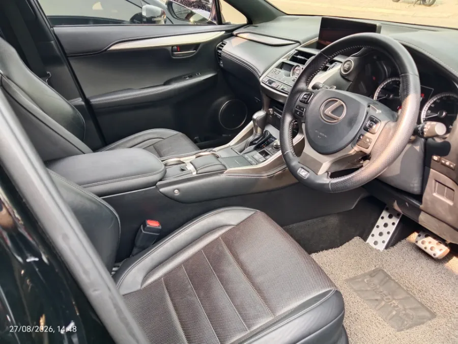 Foto Mobil Bekas Kabin Depan Lexus NX 300 2.0 F-Sport tahun 2019