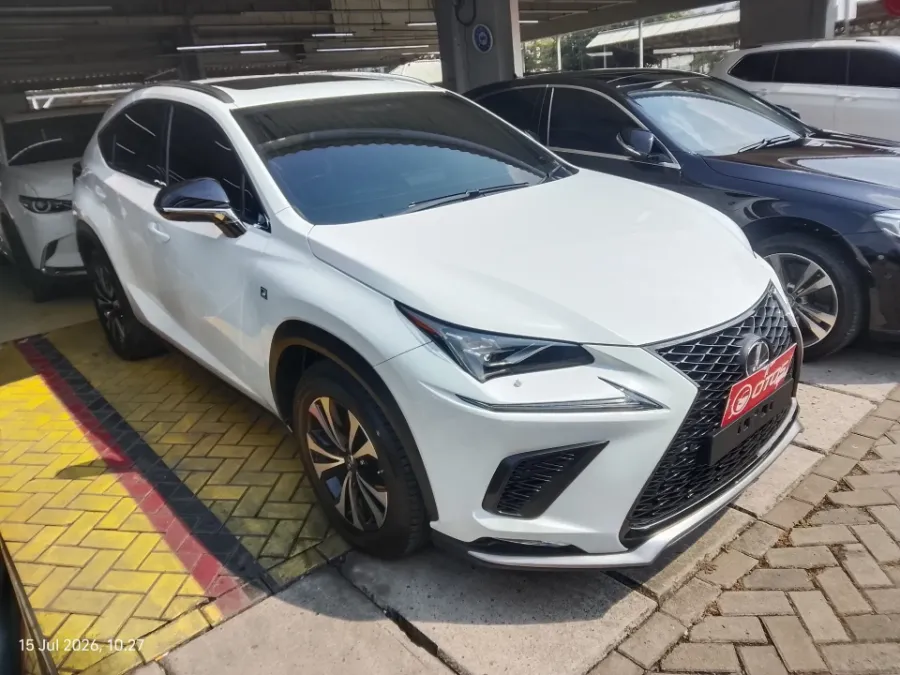 Foto Mobil Bekas Kanan Depan Lexus NX 300 2.0 F-Sport tahun 2019