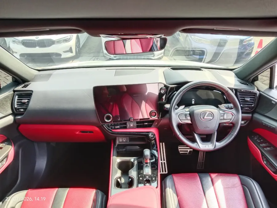 Foto Mobil Bekas Dashboard Lexus NX 350 H 2.5 Luxury 4X2 tahun 2023