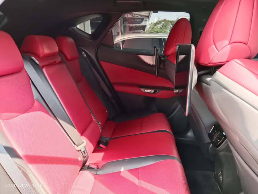 Foto Mobil Bekas Kabin Belakang Lexus NX 350 H 2.5 Luxury 4X2 tahun 2023