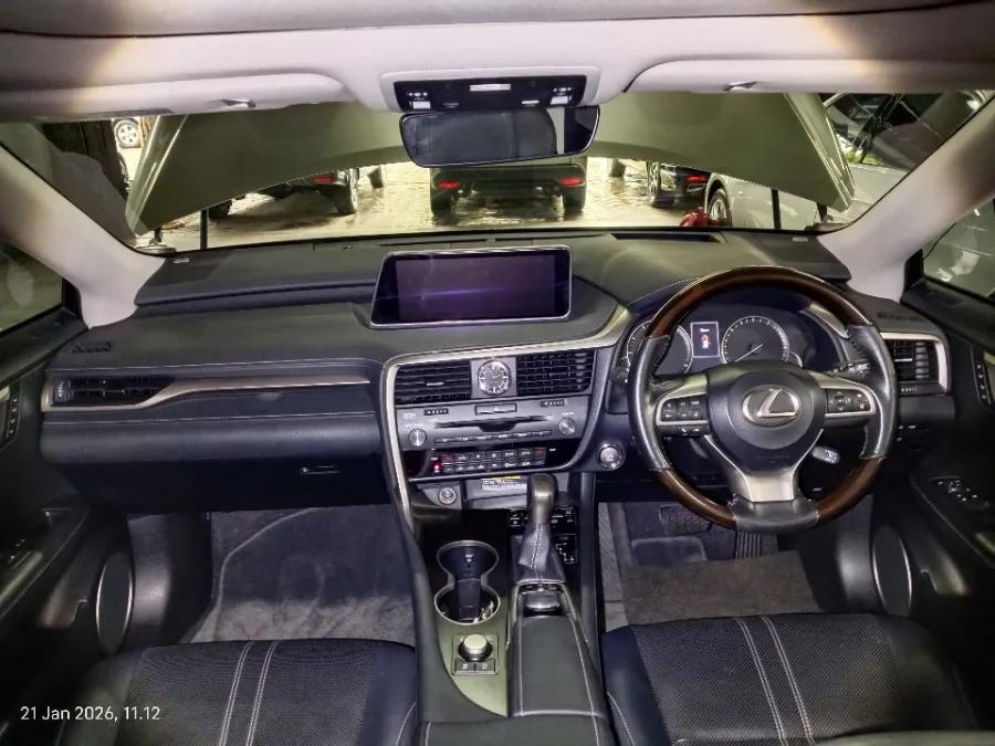Foto Mobil Bekas Dashboard Lexus RX 200t 2.0 tahun 2016