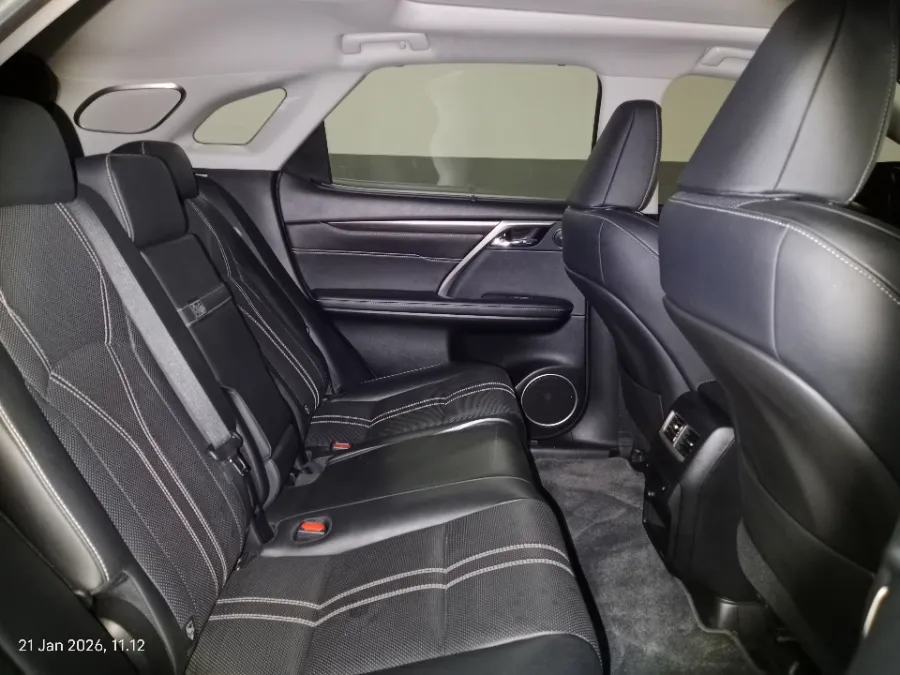 Foto Mobil Bekas Kabin Belakang Lexus RX 200t 2.0 tahun 2016