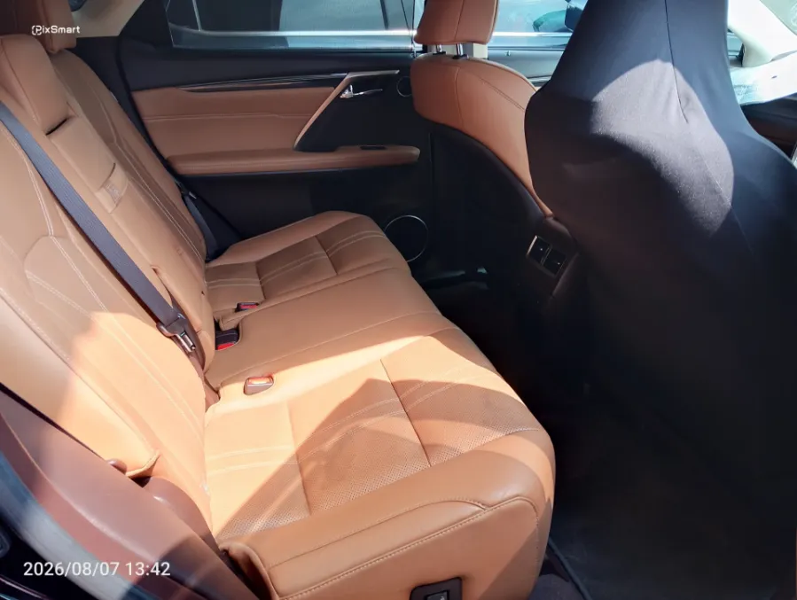 Foto Mobil Bekas Kabin Belakang Lexus RX 200t 2.0 tahun 2017