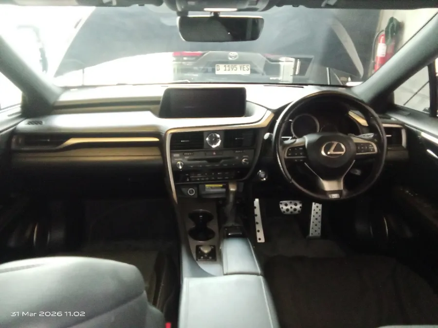 Foto Mobil Bekas Dashboard Lexus RX 200t 2.0 F-Sport tahun 2017