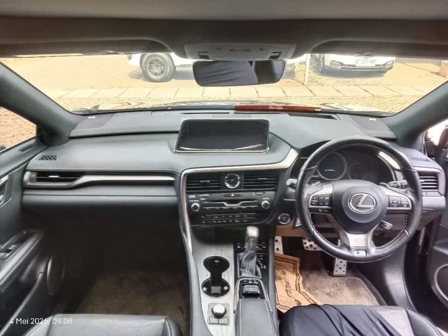 Foto Mobil Bekas Dashboard Lexus RX 200t 2.0 F-Sport tahun 2017
