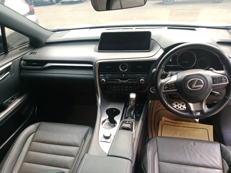 Foto Mobil Bekas Dashboard Lexus RX 200t 2.0 F-Sport tahun 2017