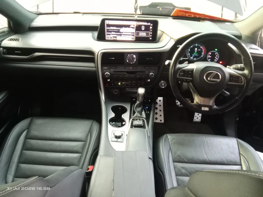 Foto Mobil Bekas Dashboard Lexus RX 200t 2.0 F-Sport tahun 2017