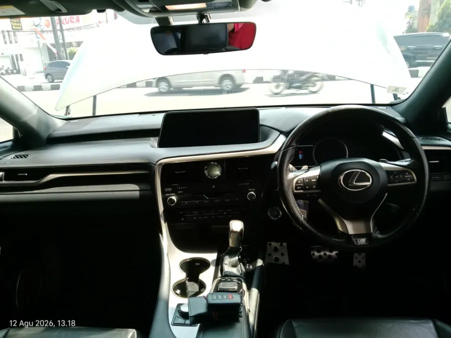 Foto Mobil Bekas Dashboard Lexus RX 200t 2.0 F-Sport tahun 2017