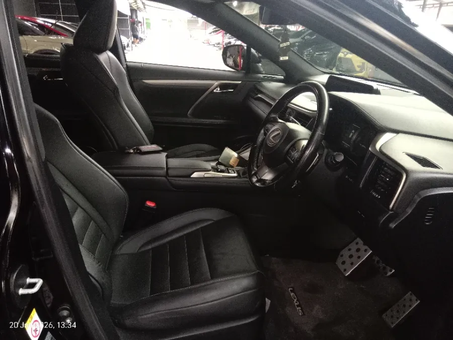 Foto Mobil Bekas Kabin Depan Lexus RX 200t 2.0 F-Sport tahun 2017