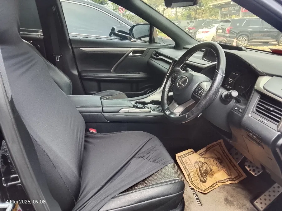 Foto Mobil Bekas Kabin Depan Lexus RX 200t 2.0 F-Sport tahun 2017