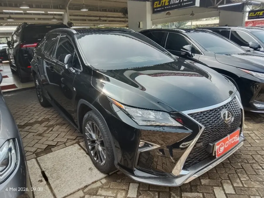 Foto Mobil Bekas Kanan Depan Lexus RX 200t 2.0 F-Sport tahun 2017