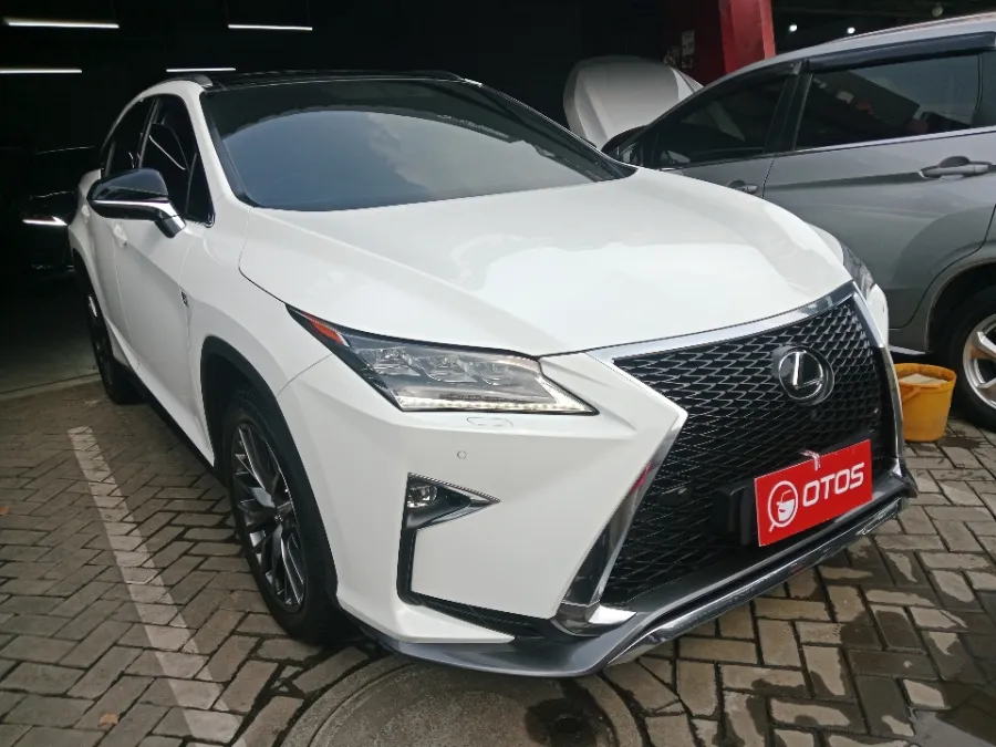 Foto Mobil Bekas Kanan Depan Lexus RX 200t 2.0 F-Sport tahun 2017