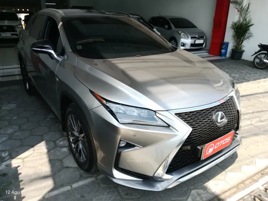Foto Mobil Bekas Kanan Depan Lexus RX 200t 2.0 F-Sport tahun 2017