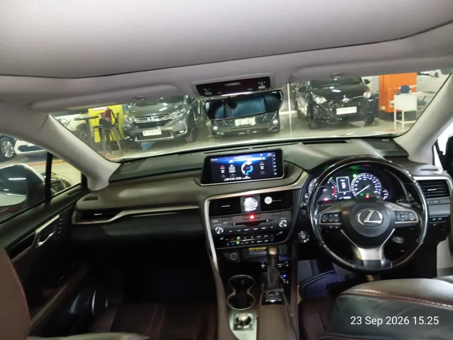 Foto Mobil Bekas Dashboard Lexus RX 200t 2.0 Luxury tahun 2016