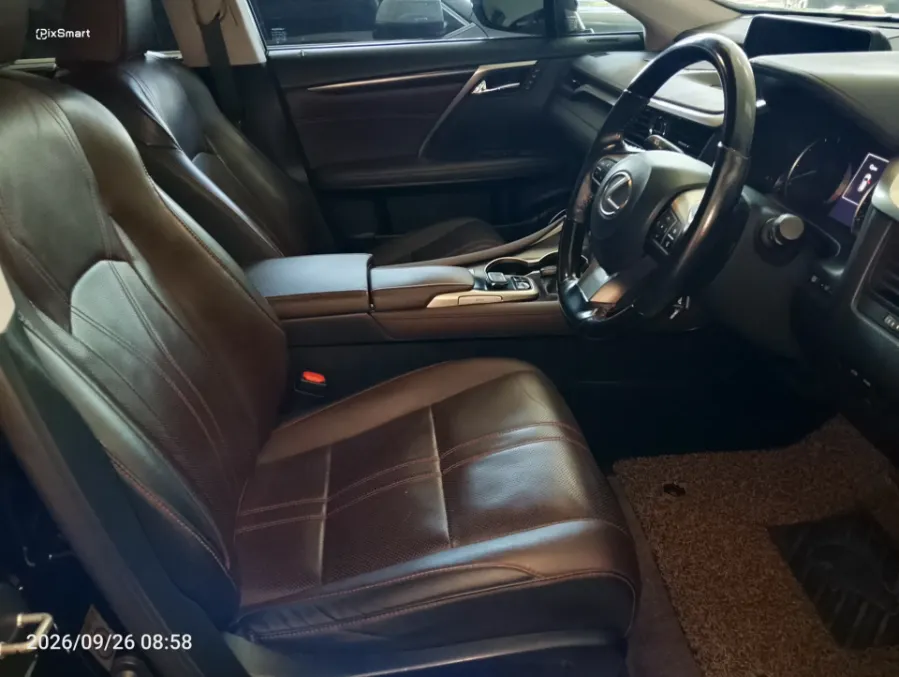 Foto Mobil Bekas Kabin Depan Lexus RX 200t 2.0 Luxury tahun 2016