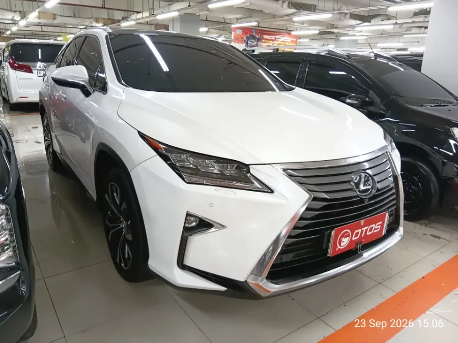 Foto Mobil Bekas Kanan Depan Lexus RX 200t 2.0 Luxury tahun 2016