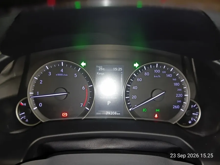 Foto Mobil Bekas Odometer Lexus RX 200t 2.0 Luxury tahun 2016