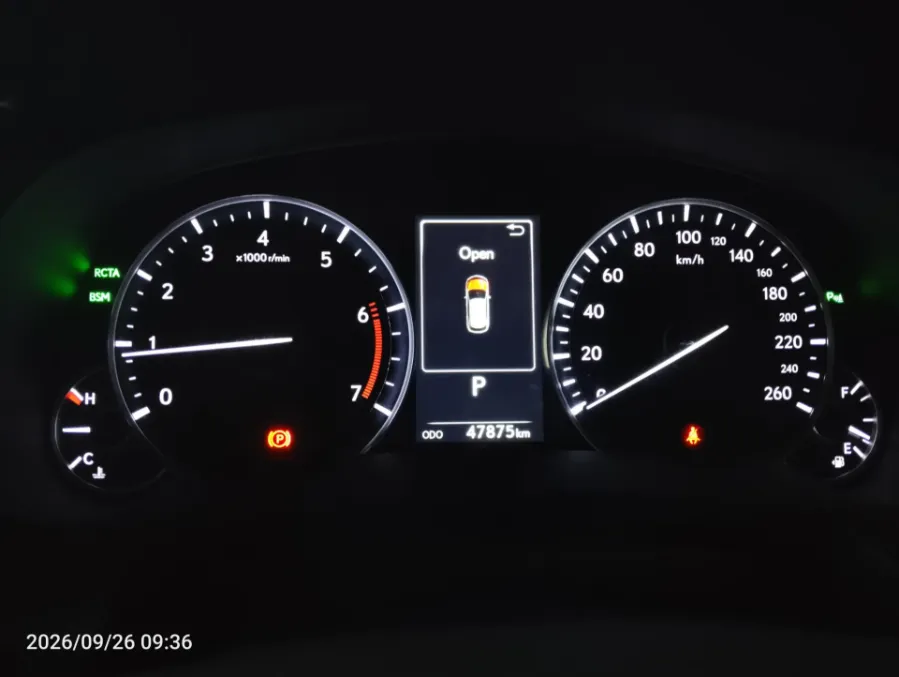 Foto Mobil Bekas Odometer Lexus RX 200t 2.0 Luxury tahun 2016