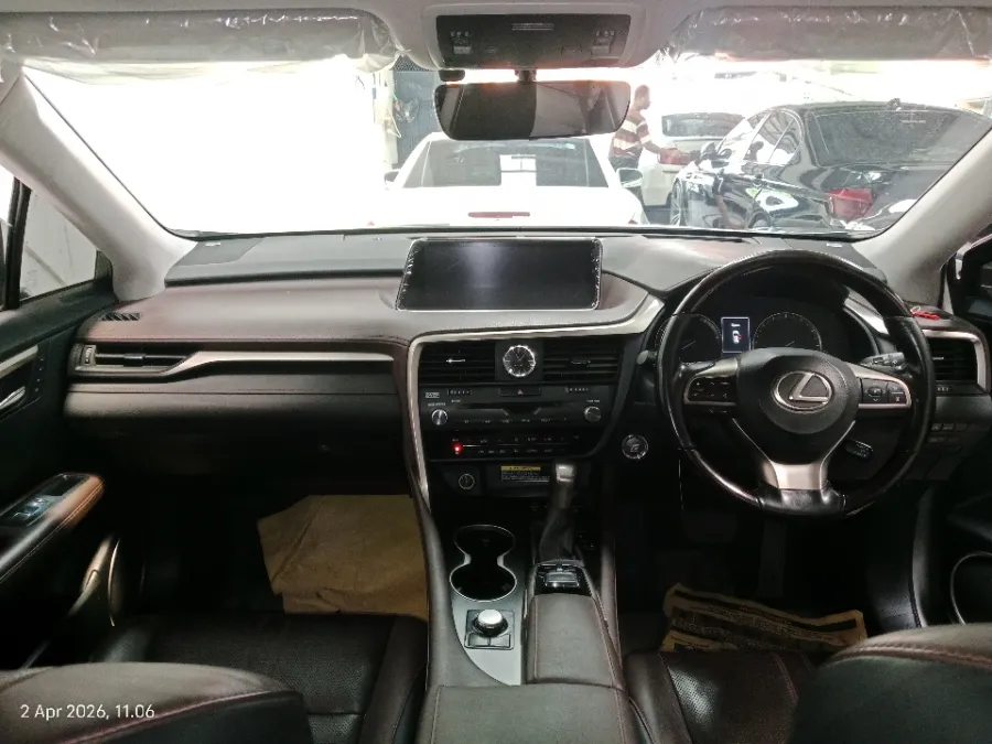 Foto Mobil Bekas Dashboard Lexus RX 200t 2.0 Luxury tahun 2017