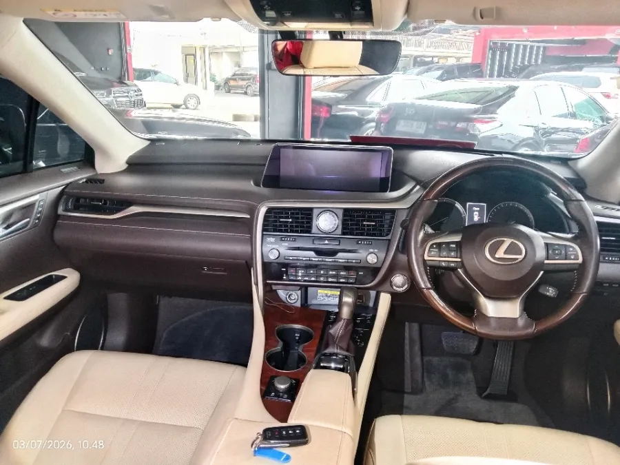 Foto Mobil Bekas Dashboard Lexus RX 200t 2.0 Luxury tahun 2017