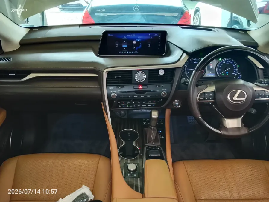 Foto Mobil Bekas Dashboard Lexus RX 200t 2.0 Luxury tahun 2017