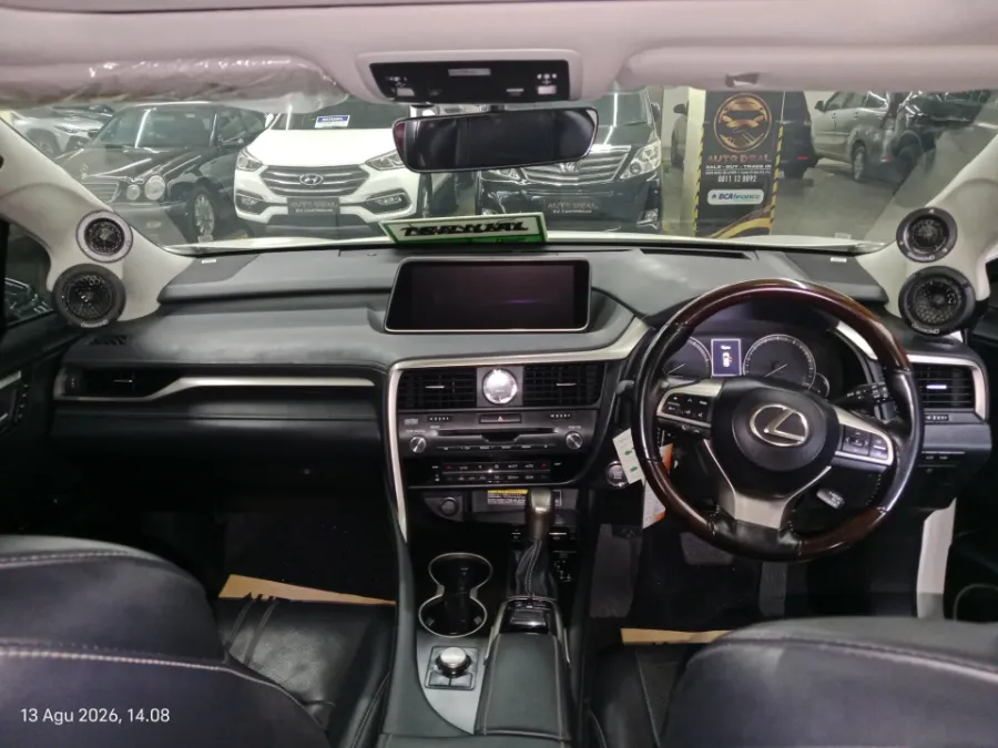 Foto Mobil Bekas Dashboard Lexus RX 200t 2.0 Luxury tahun 2017