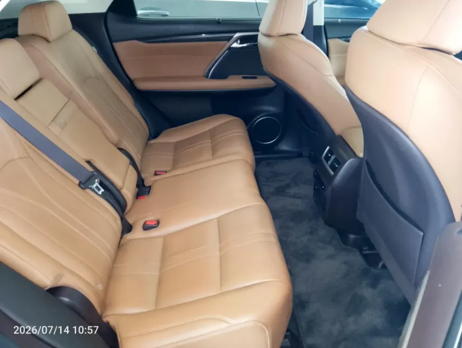 Foto Mobil Bekas Kabin Belakang Lexus RX 200t 2.0 Luxury tahun 2017